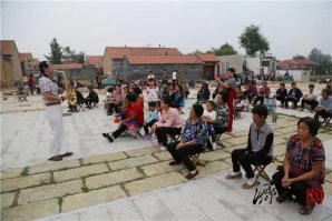 濟(jì)南廣播電視臺(tái)老干部演唱隊(duì)等赴濰坊災(zāi)區(qū)慰問(wèn)演出_濟(jì)南開業(yè)慶典公司